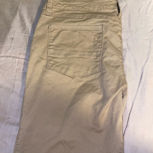 Magellan Outdoor utility pants. Size 40x30 - Picture 3 of 7